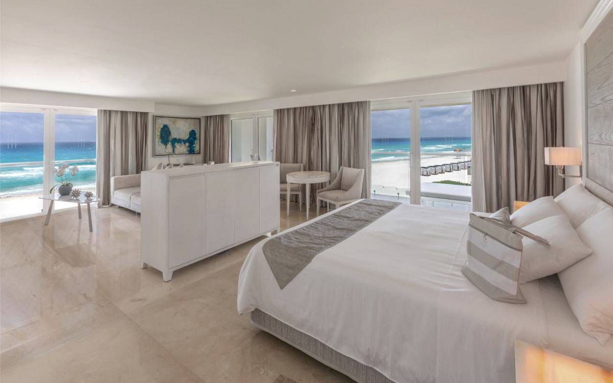 Royale Governor Suite Oceanfront